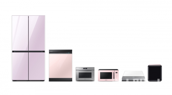 삼성전자 비스포크 가전 제품(왼쪽부터 냉장고, 식기세척기, 직화오븐, 전자레인지, 인덕션, 큐브냉장고)