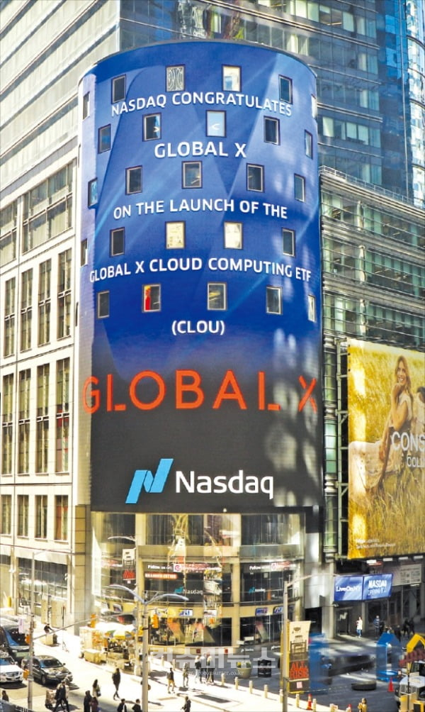 2019년 9월 Global X 클라우드 컴퓨팅 ETF의 미국 나스닥 상장을 기념해 나스닥 전광판에 상품이 소개되고 있다. (사진=미래에셋자산운용)