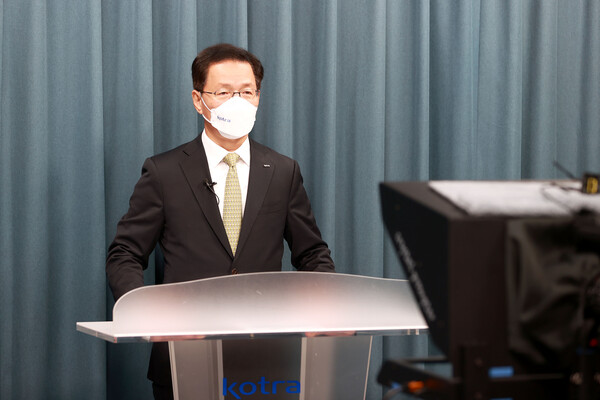 KOTRA는 한국생산기술연구원과 함께 28일 ‘유럽 그린딜 규제 대응 웨비나’를 개최했다. 김상묵 KOTRA 혁신성장본부장이 인사말을 하고 있다.(사진=KOTRA)