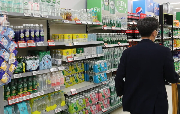 마트에 진열된 각종 음료들 [사진=연합뉴스]
